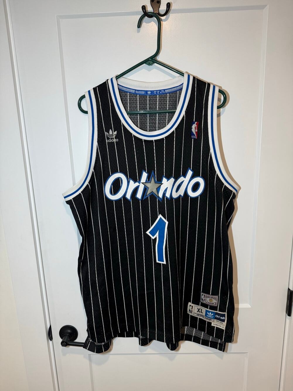 Mitchell & Ness Penny Hardaway Orlando Magic Retro NBA L Jersey.